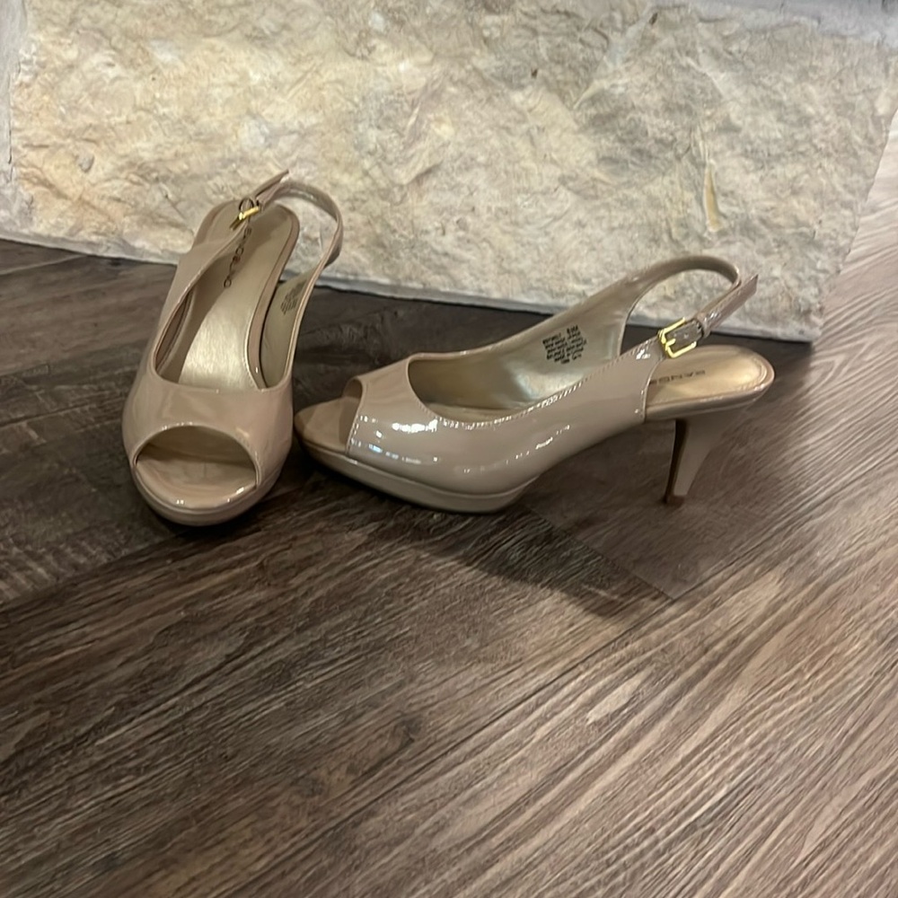 Bandolino 8.5 Nude Open Toe Heels